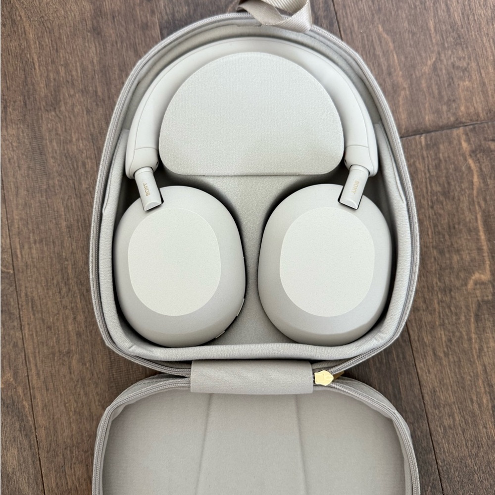 Sony WH-1000XM5 Bluetooth Noise-Cancelling over the ear headphones